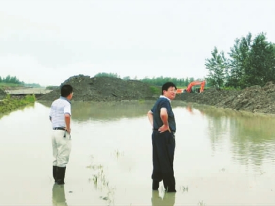 "正准备吃早饭的水湖镇政法委书记汤善兵心头一紧,并迅速带领相关人员