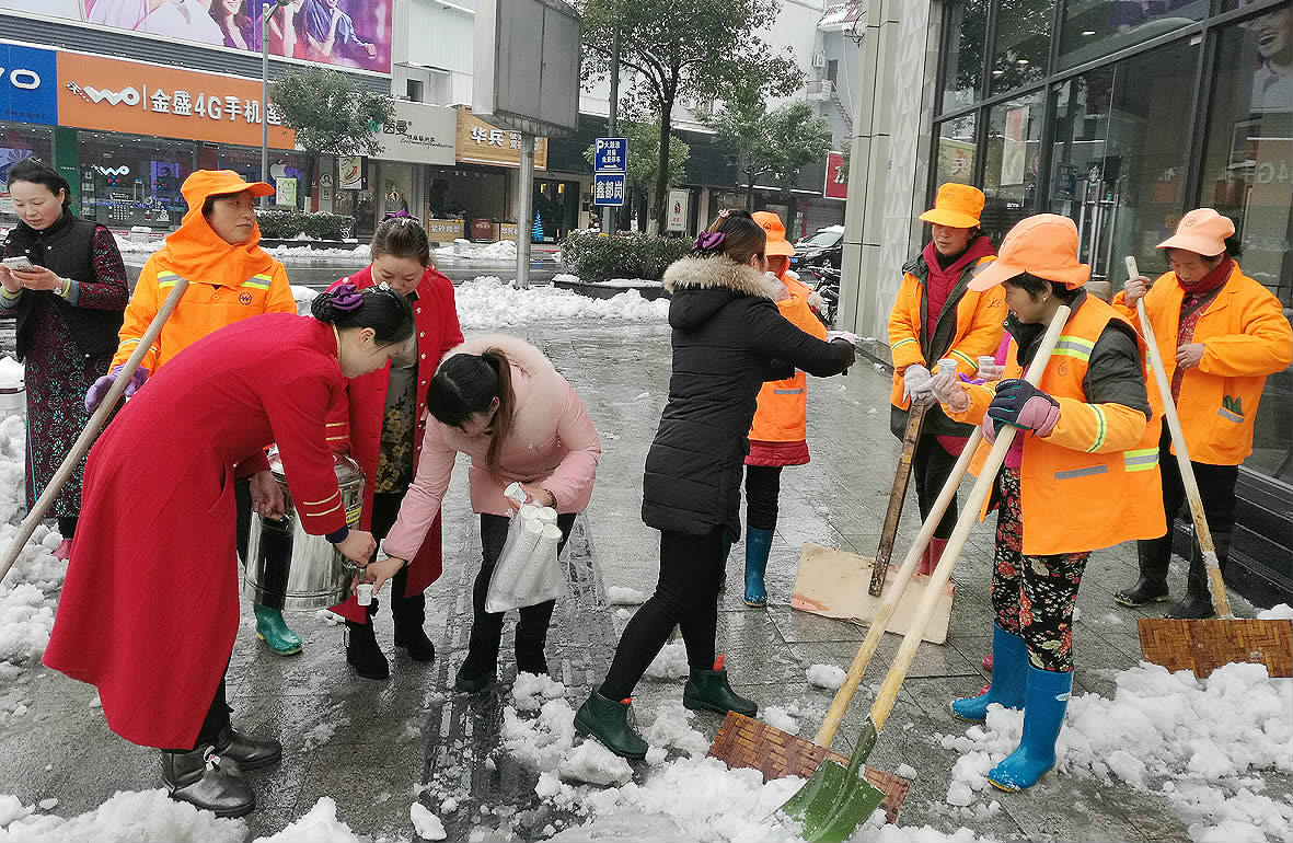 雪后善举暖人心