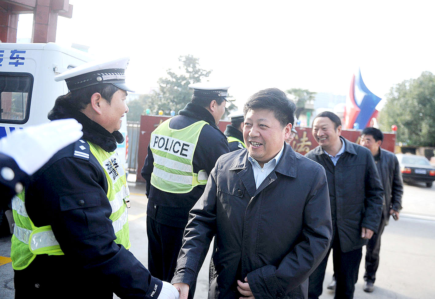 万户沉浸在迎新春的喜悦期盼之中,县委书记肖进方,县政协主席罗金昌