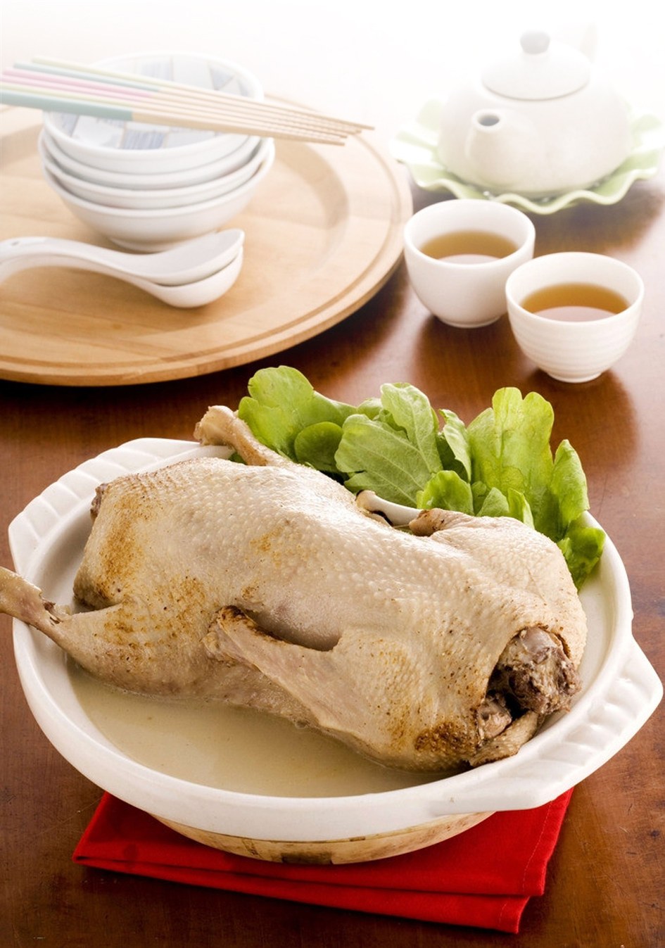 处暑节气民间有很多习俗,其中流传最广的就属吃鸭子.