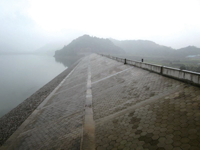 水利基础设施建设成果丰硕↑图为除险加固后的秀岭水库.