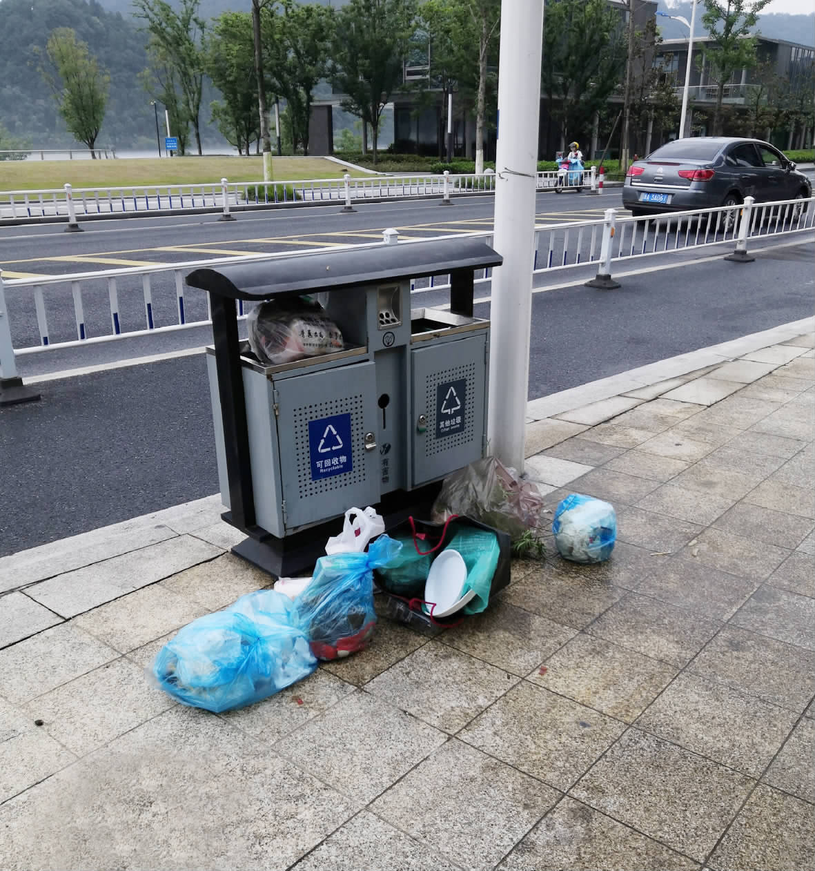 郑州黄河湿地公园花园口垃圾成堆有损省会形象