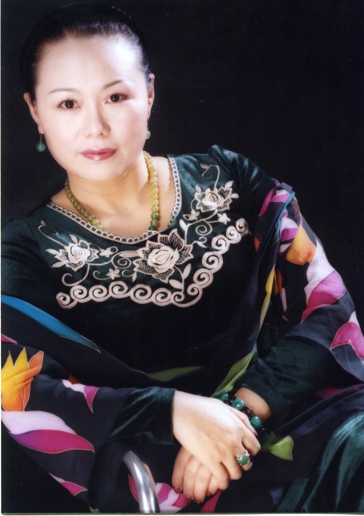 黄婷一个亦文亦商的临安人
