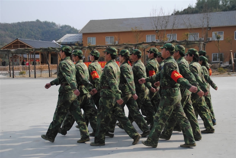 蓝军一号在金沙湾准军事化训练