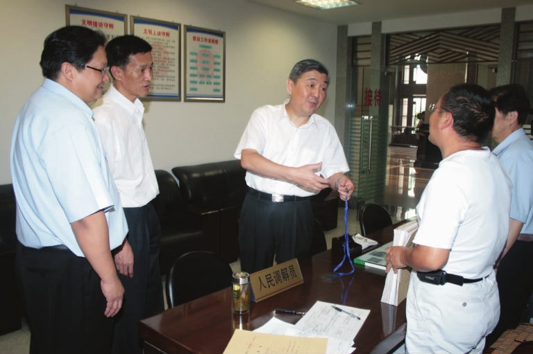 省高院院长齐奇,市中院院长翁钢粮视察临安法院