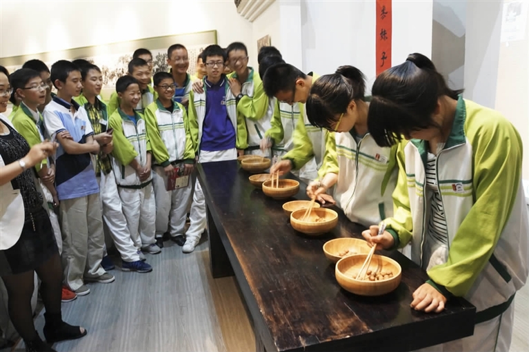 临安山核桃文化体验馆成为中小学生乡土教育基地