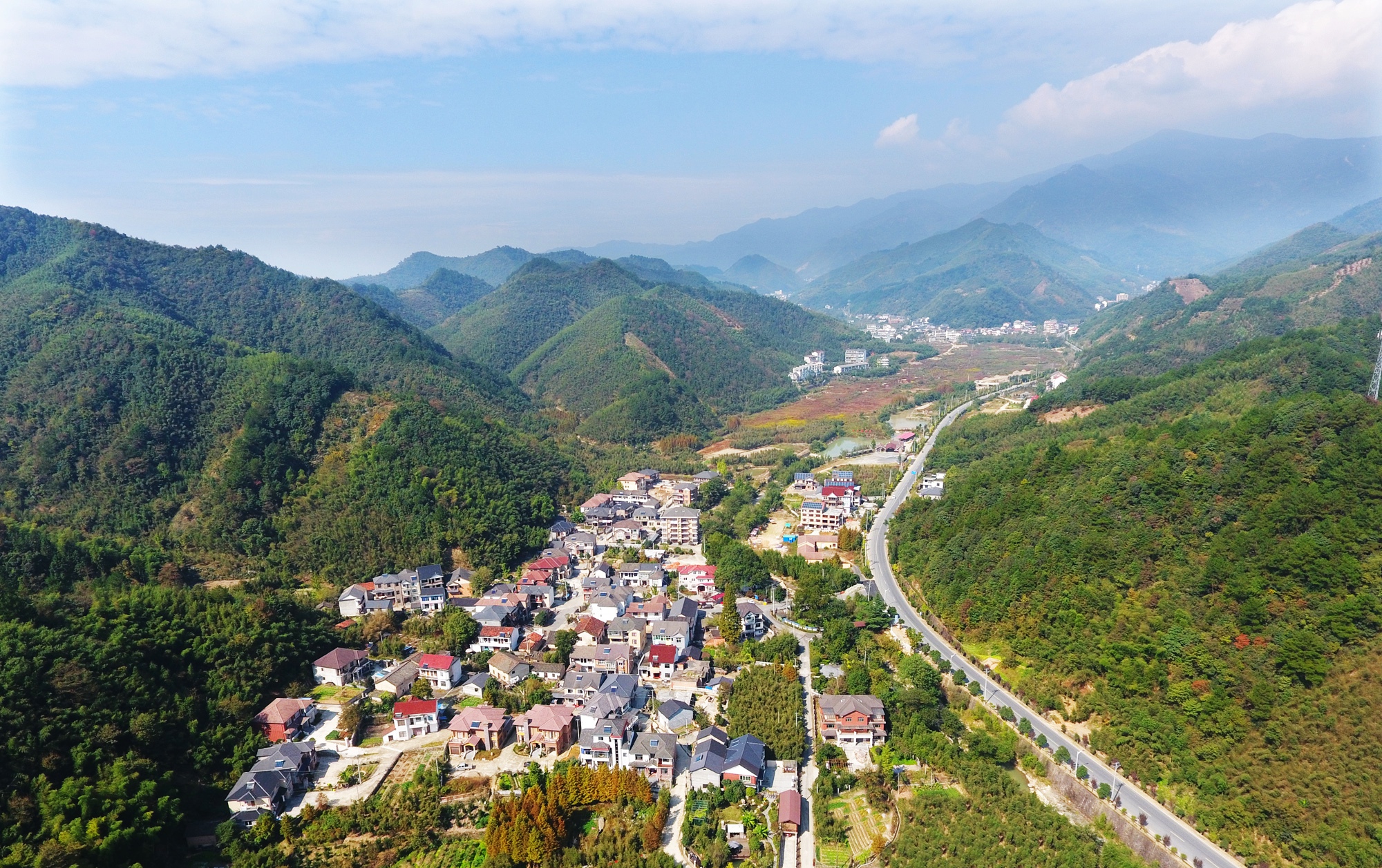 全国文明村 天目山镇月亮桥村