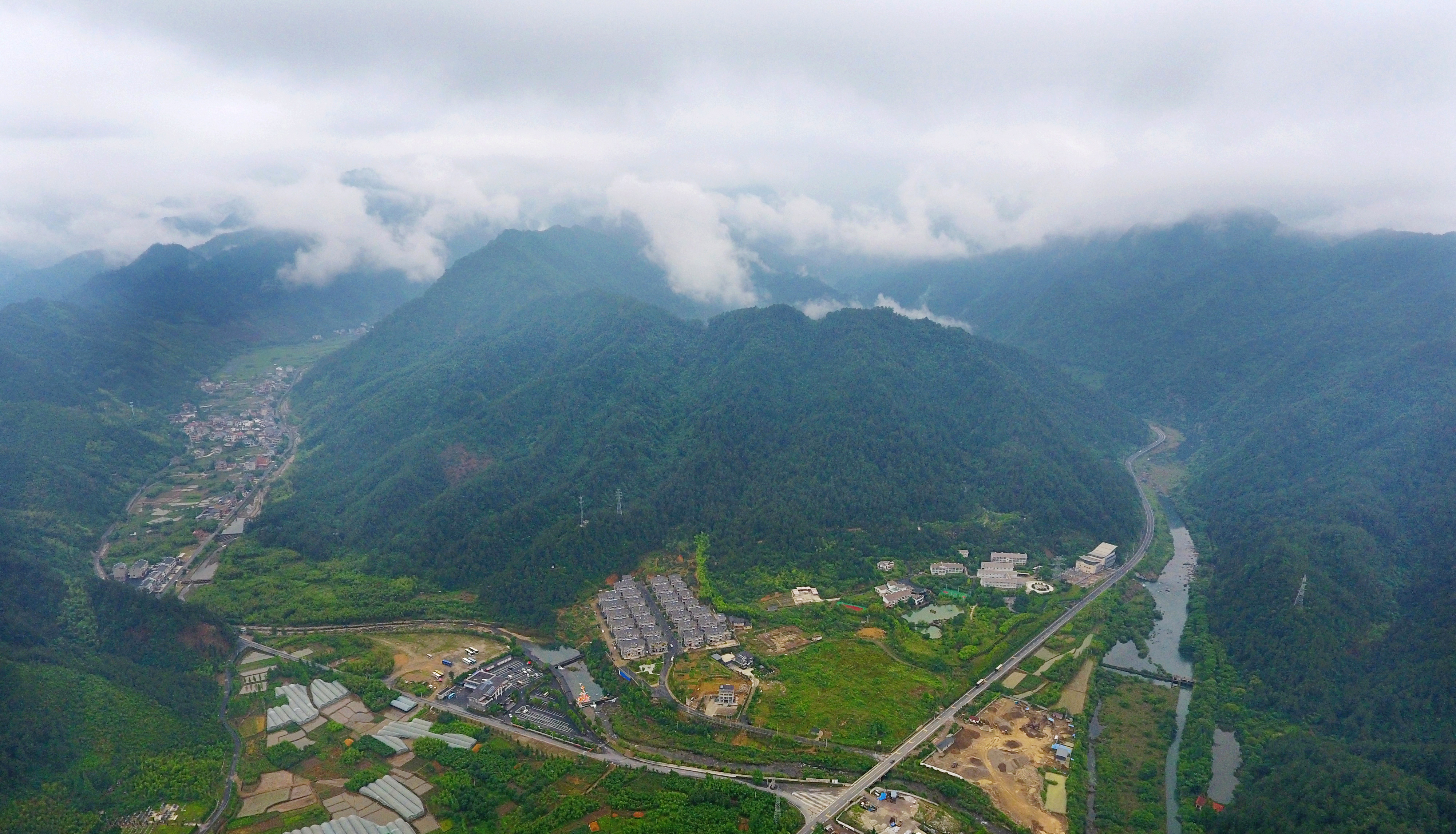 烟雨龙岗