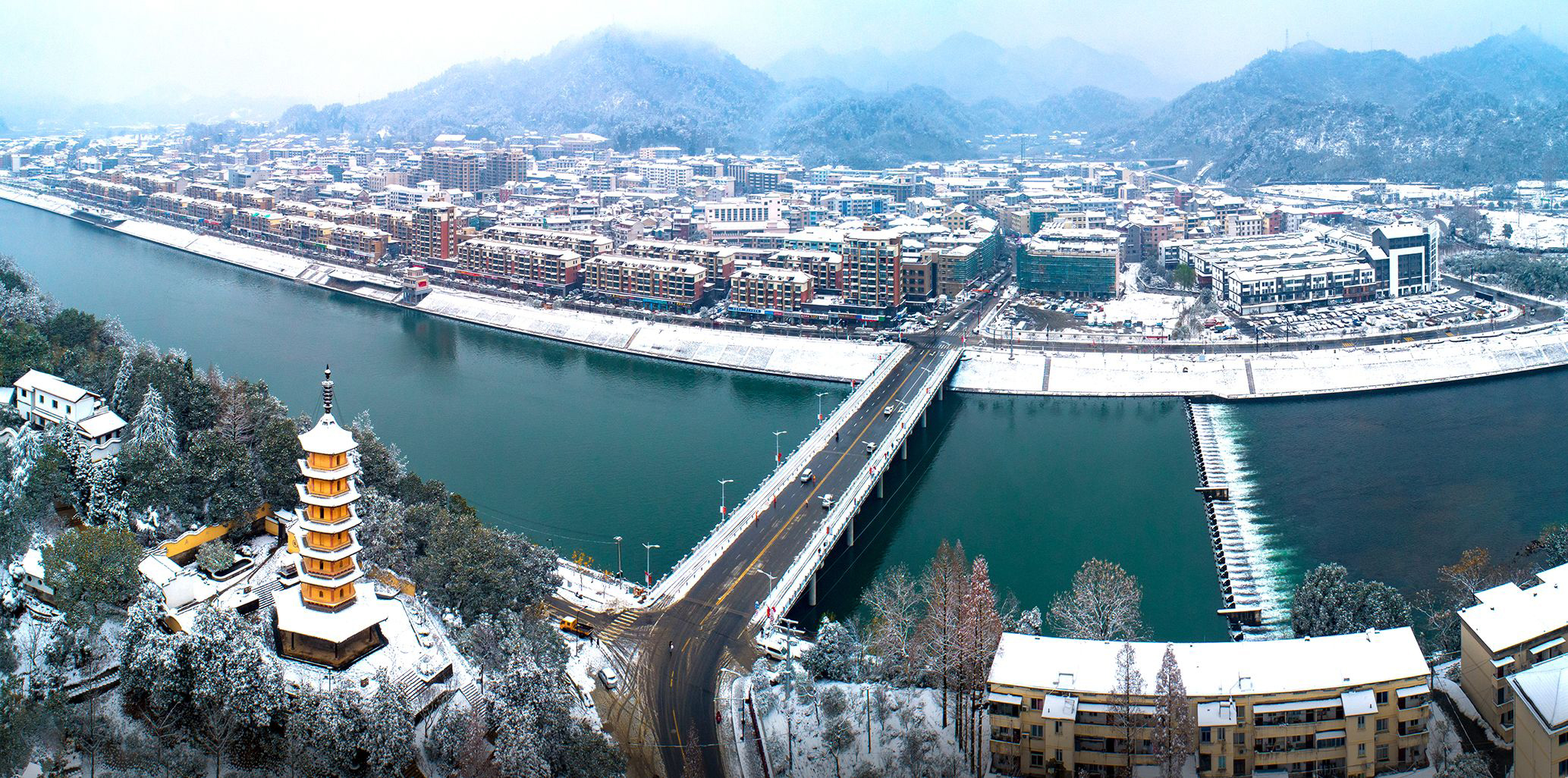 雪后昌化镇俯瞰