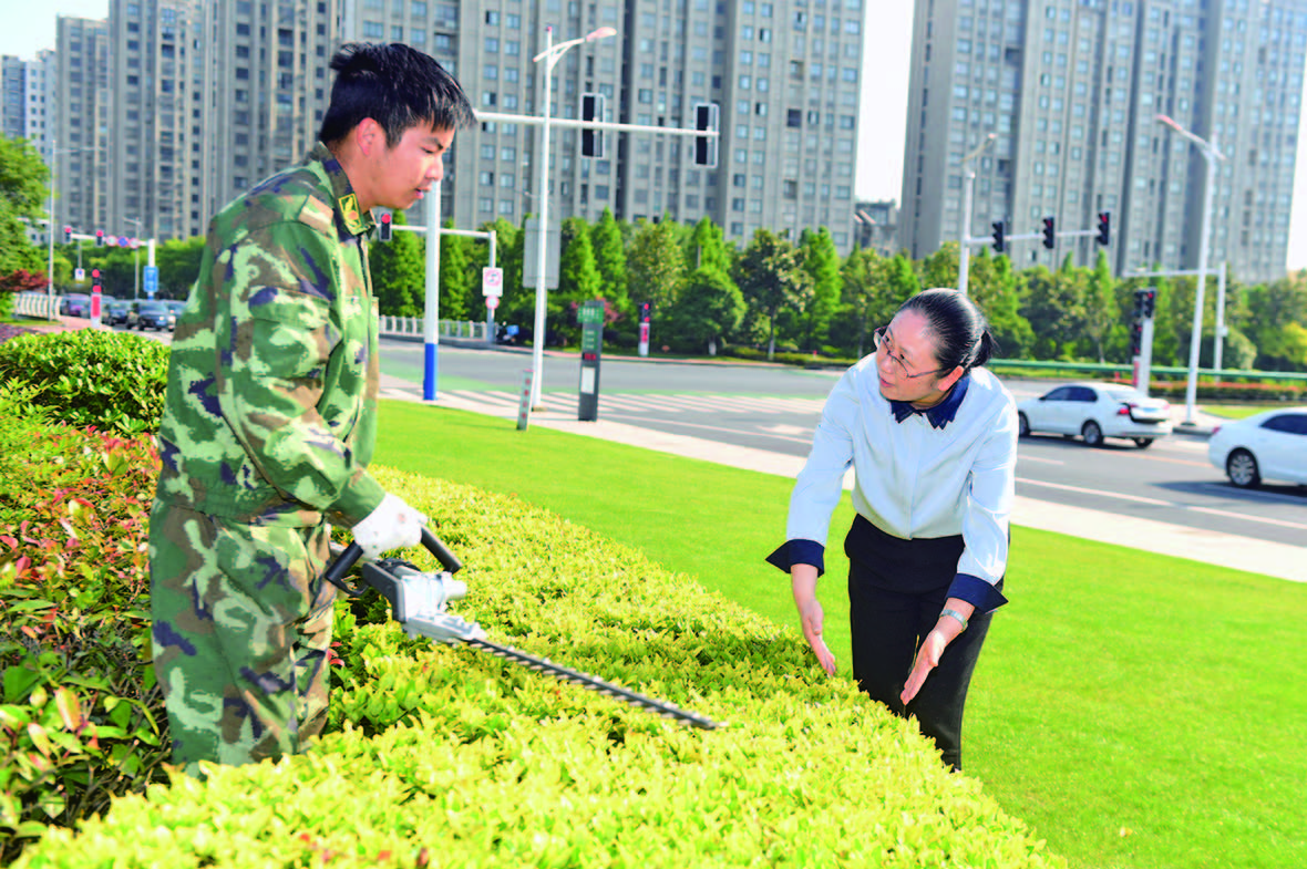 潘淑娟:使出"绣花功夫 当好"城市保姆"