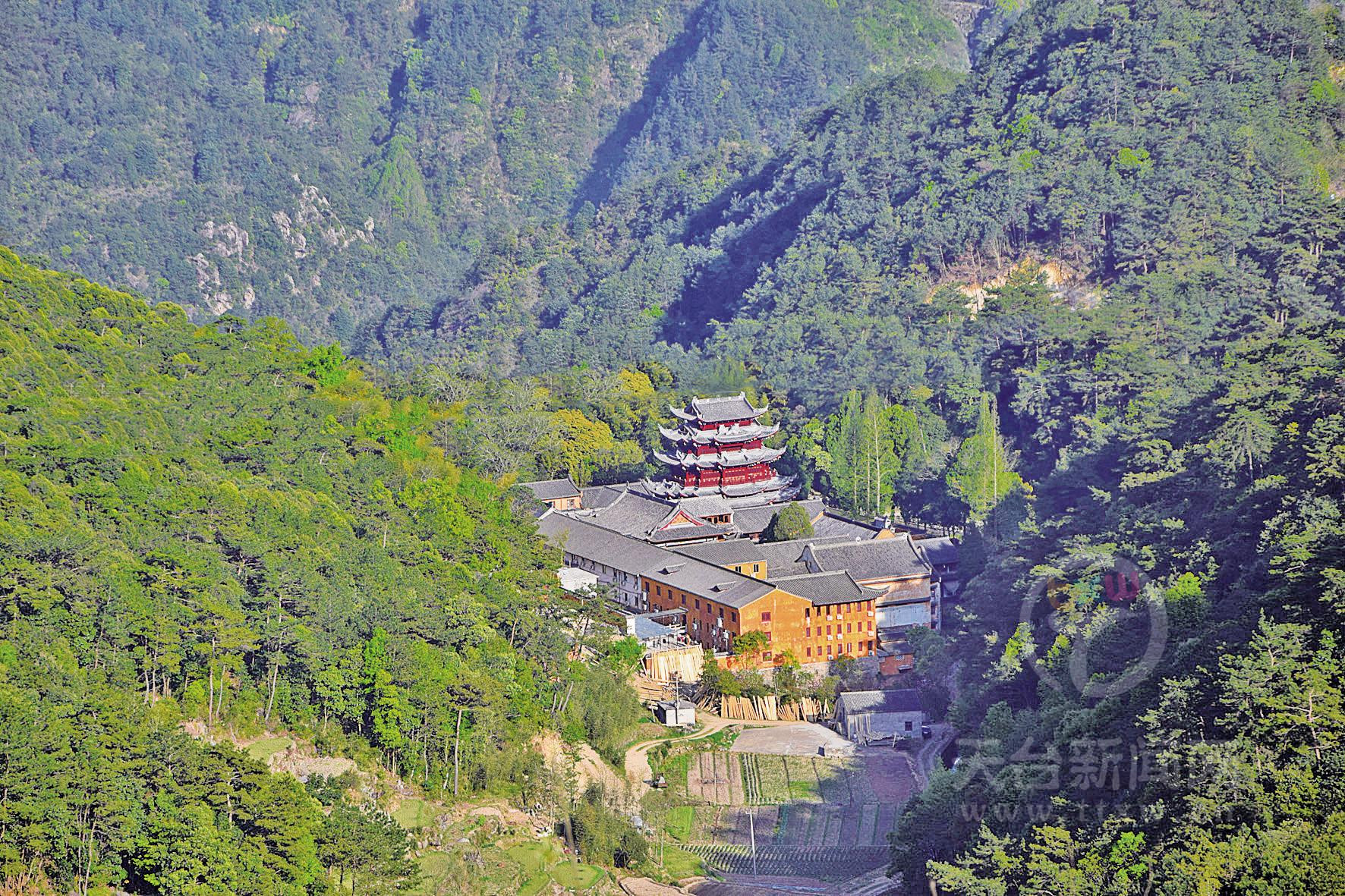 来高明寺 静静聆听钟声梵音