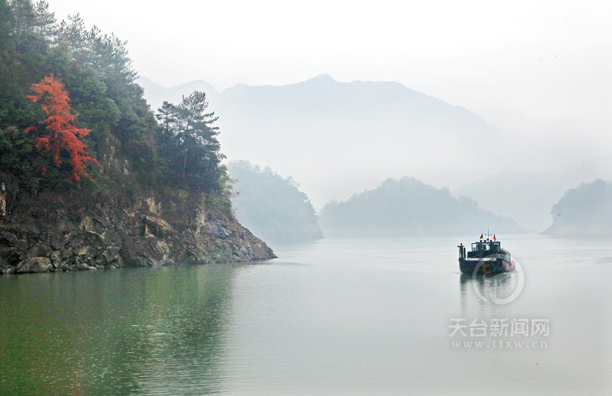 碧水蓝天寒山湖-天台报