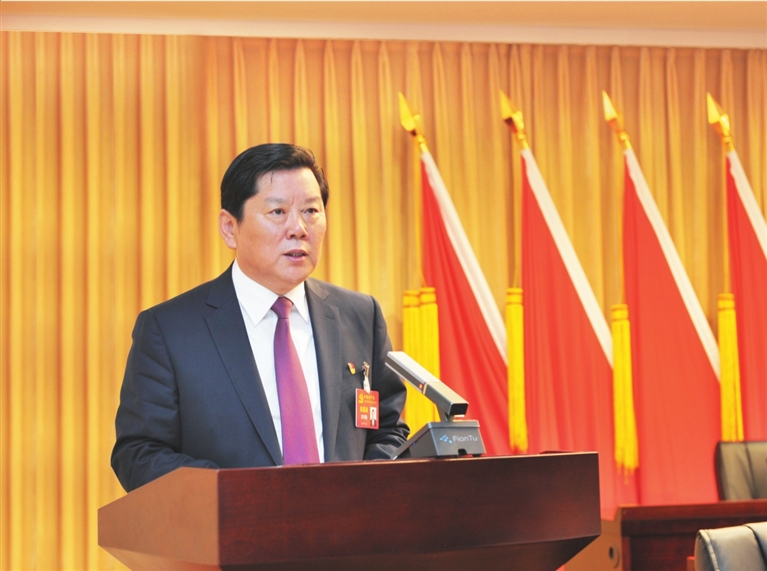 冯兴振同志作报告