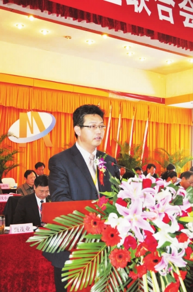 县委副书记夏伦平主持大会市委统战部副部长,市工商联党组书记罗勇