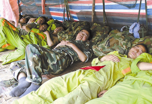 众志成城 抗震救灾