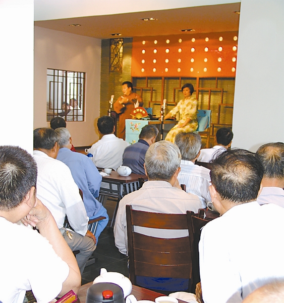 安亭书场新开张老人听书乐陶陶