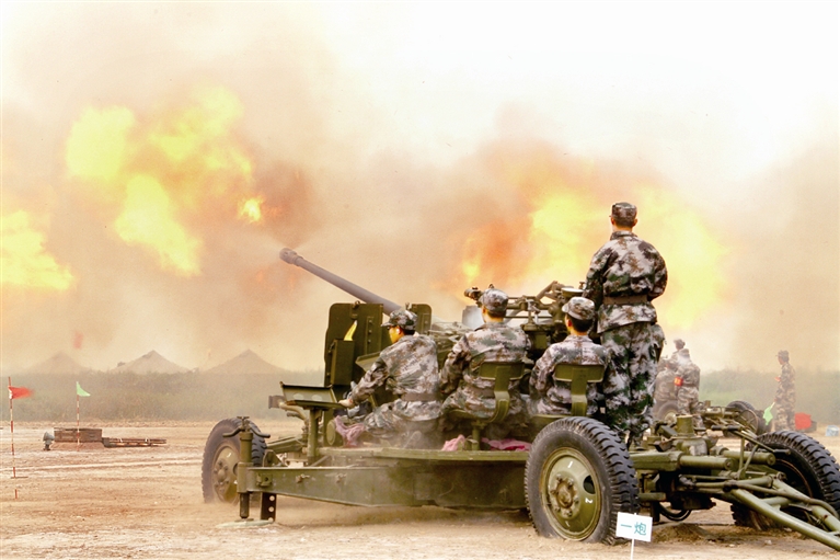 射阳靶场练精兵一剑出鞘震九霄