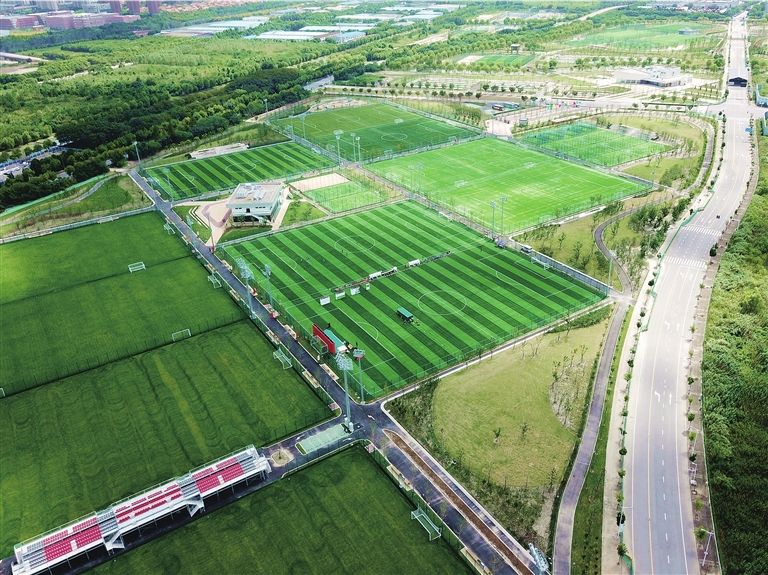 上海市民体育公园足球公园落成