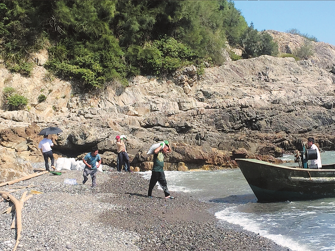 官山岛是大渔湾海域内一处宝贵而尚未开发的旅游处女地,拥有天然的