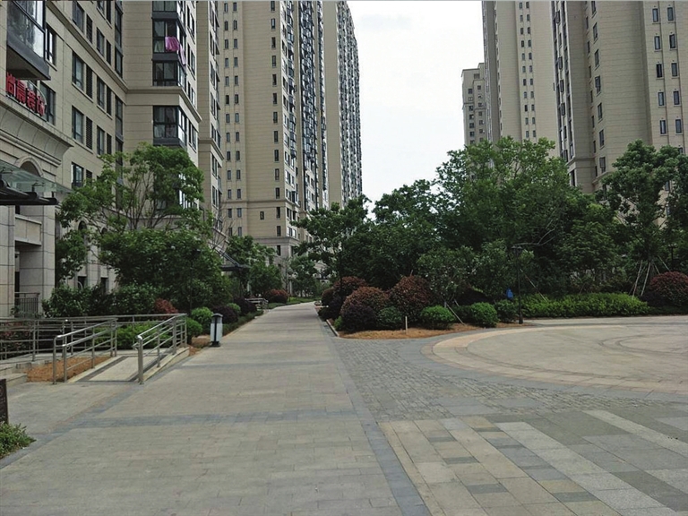 4月23日,灵溪镇泰悦府未在显著位置展示市民公约.