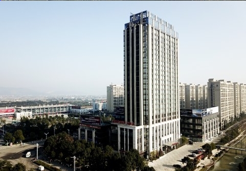 苍南县县城新区华美达酒店项目位于灵溪镇沪山社区门前村,总投资2亿元