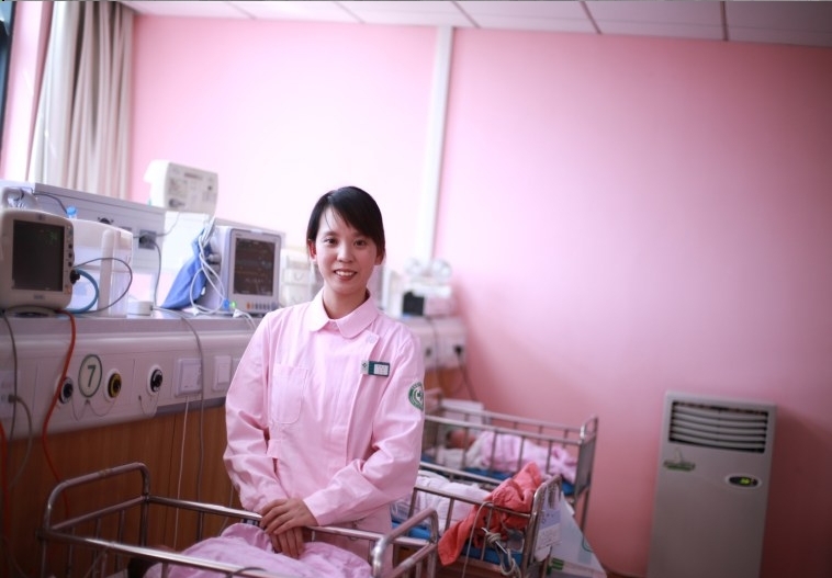 杨晓文张莹莹,女,1992年2月出生,苍南县中医院护师,在无数次危重病人