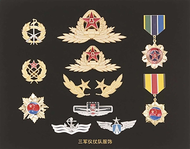 陈加枢我为三军仪仗队军服换新章