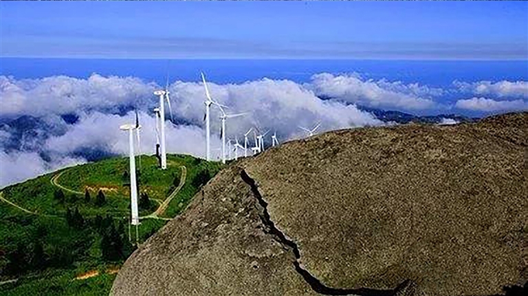 萧云集/摄矾山至鹤顶山民间古道共有3条,都位于苍南县鹤顶山北麓,东西