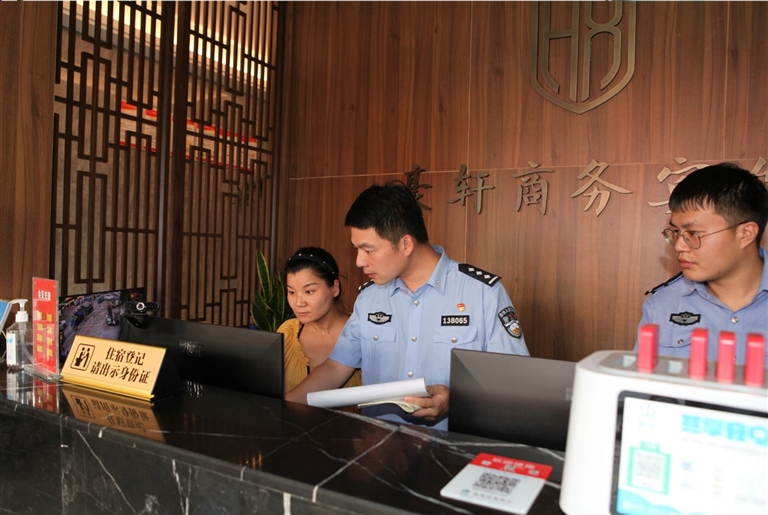 2016年至今,在苍南县公安局灵溪中心派出所先后承担禁毒和社区工作.