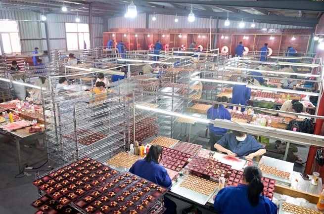 本报讯(记者 林明明)记者近日从金乡徽章厂了解到,该厂今年承担了生产