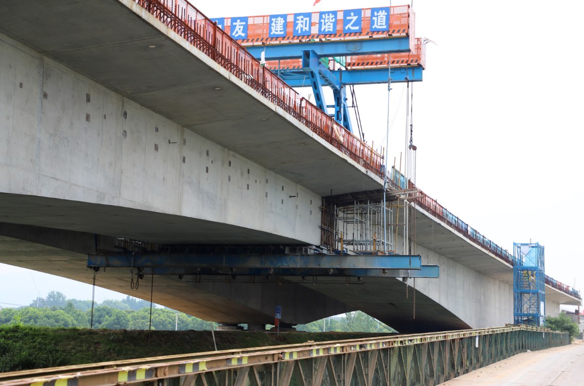 線(花山大橋及接線)工程,北嶺路西延及跨官溪河橋樑等省市區重點項目