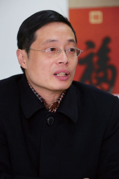 加大文化基础设施建设力度——访区党代表邱天华■本报记者 陈 湛"新