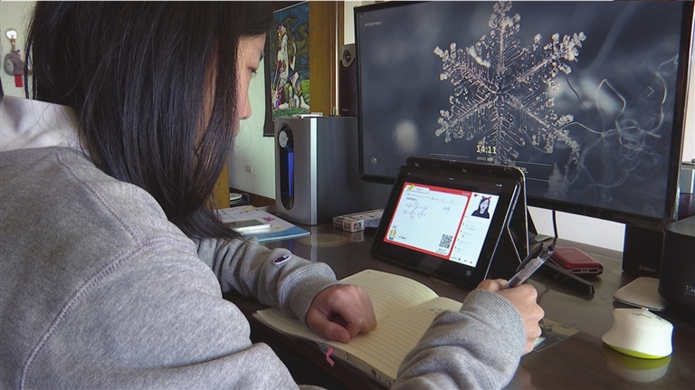 不串门不聚集 疫情面前,市民"宅"家作贡献