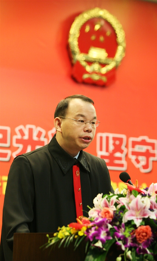 杭州中院院长翁钢粮讲话会议现场庄重不乏喜庆