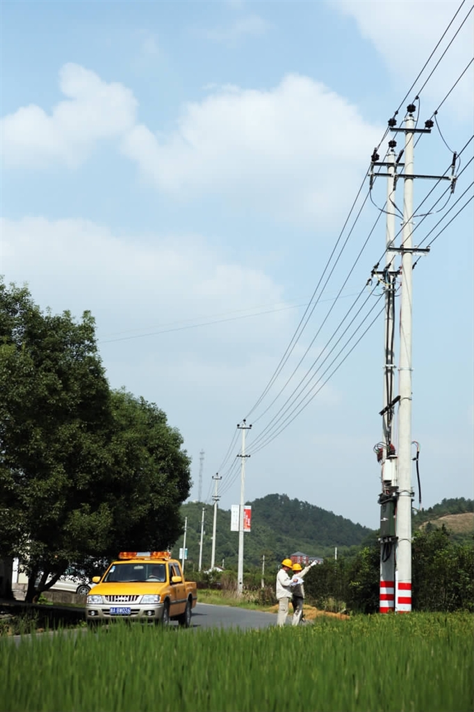 卓越發展助推經濟 1952年,臨安國營裕民碾米廠附設發電車間發電