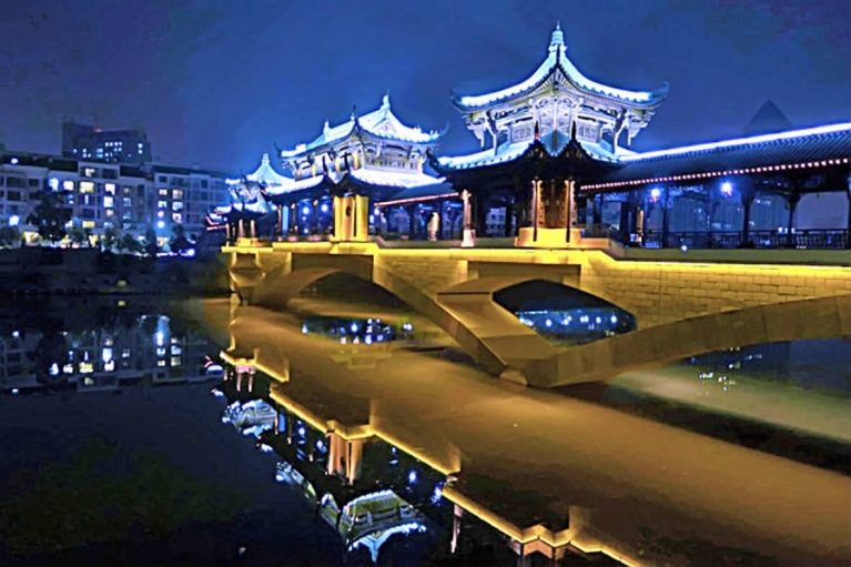 廊桥夜景--今日临安