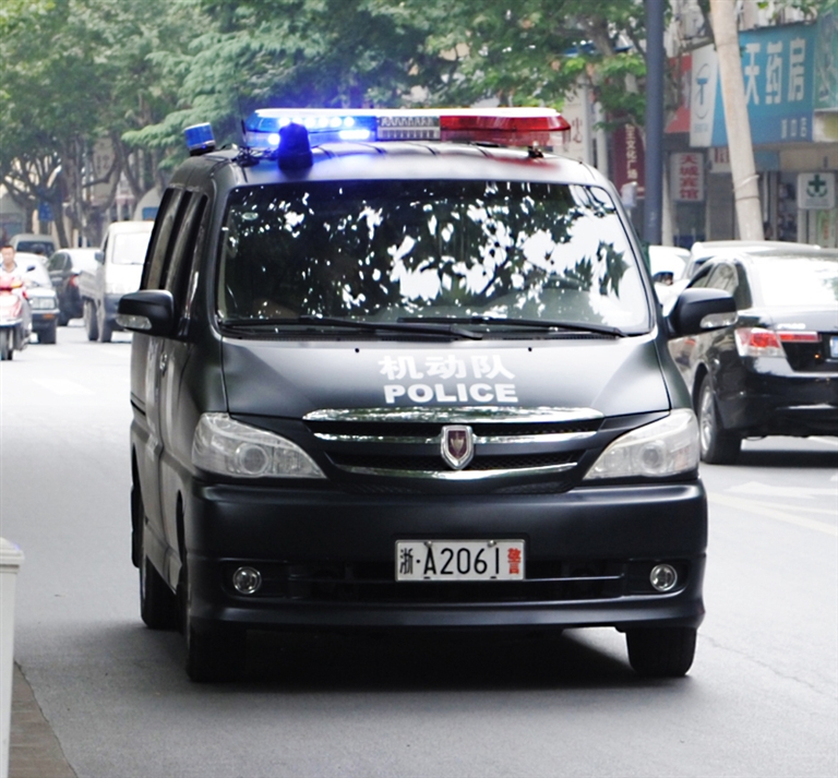 我市城区街头出现ptu警察