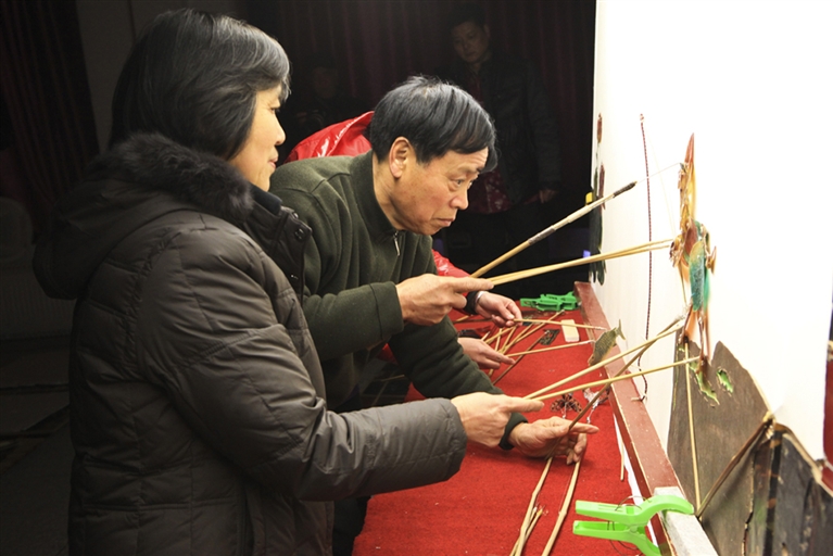 海宁皮影戏让秋口村民大饱眼福