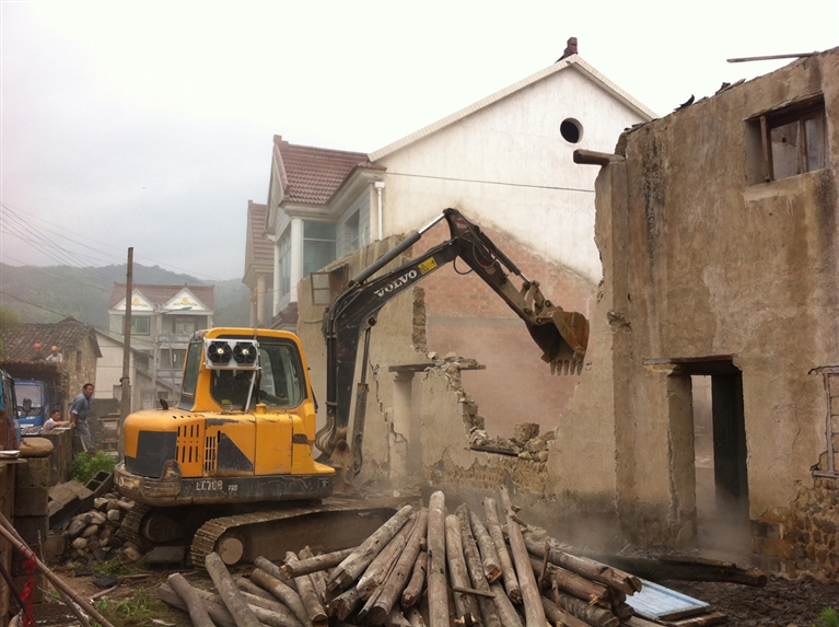 拆危房 腾空间 美环境