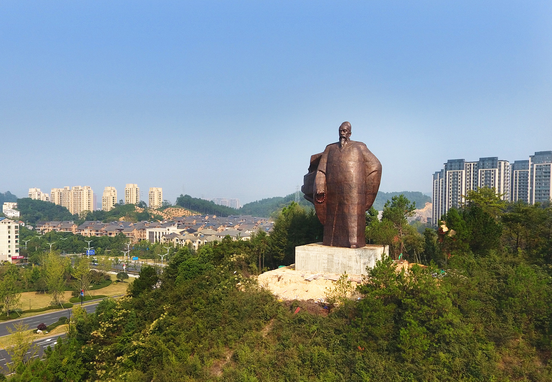 錢王雕塑與市民見面--今日臨安