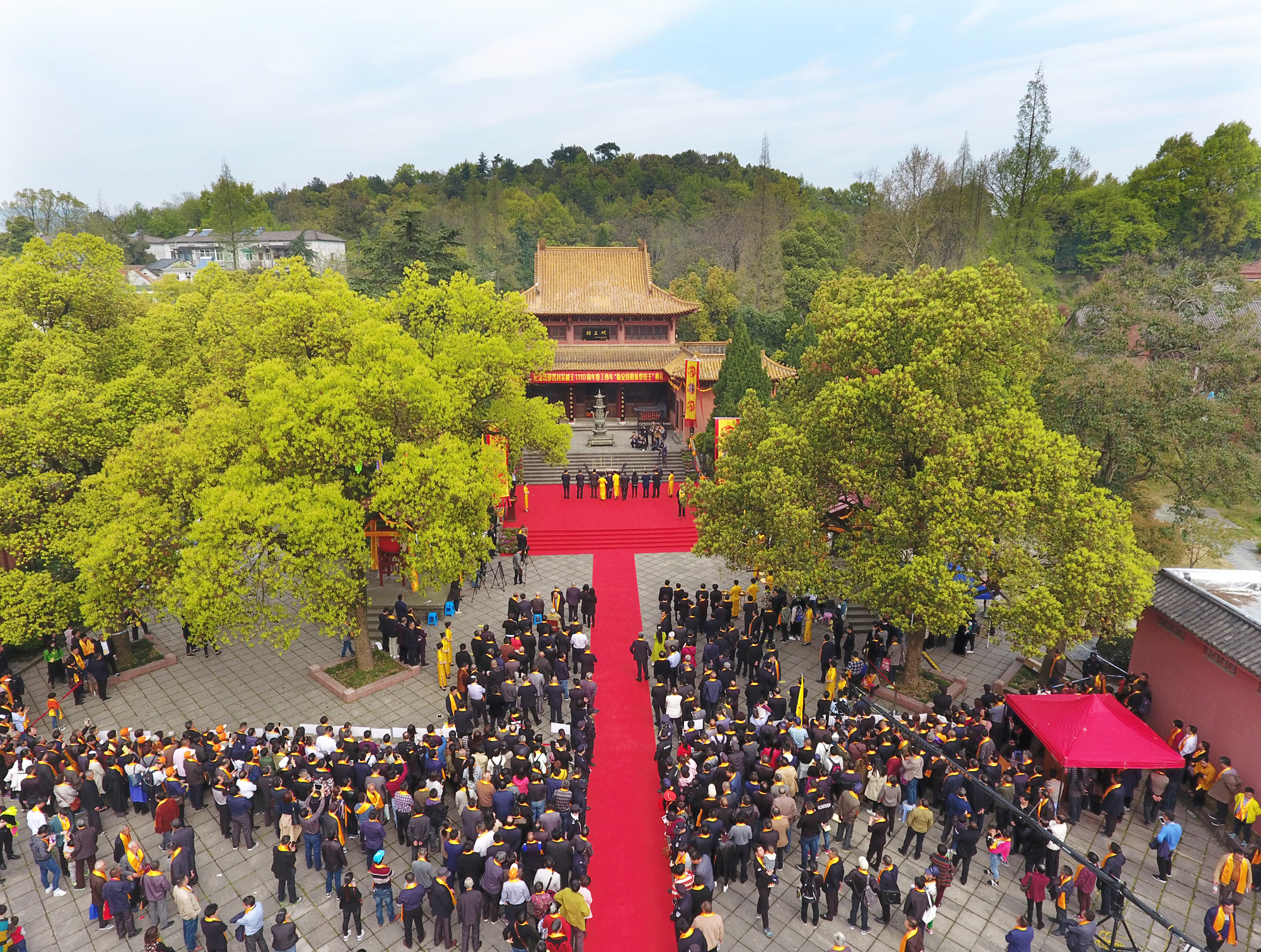 典禮開始前,《臨安水龍》,《錢王點將》,青山管樂團《錢鏐還鄉歌》等