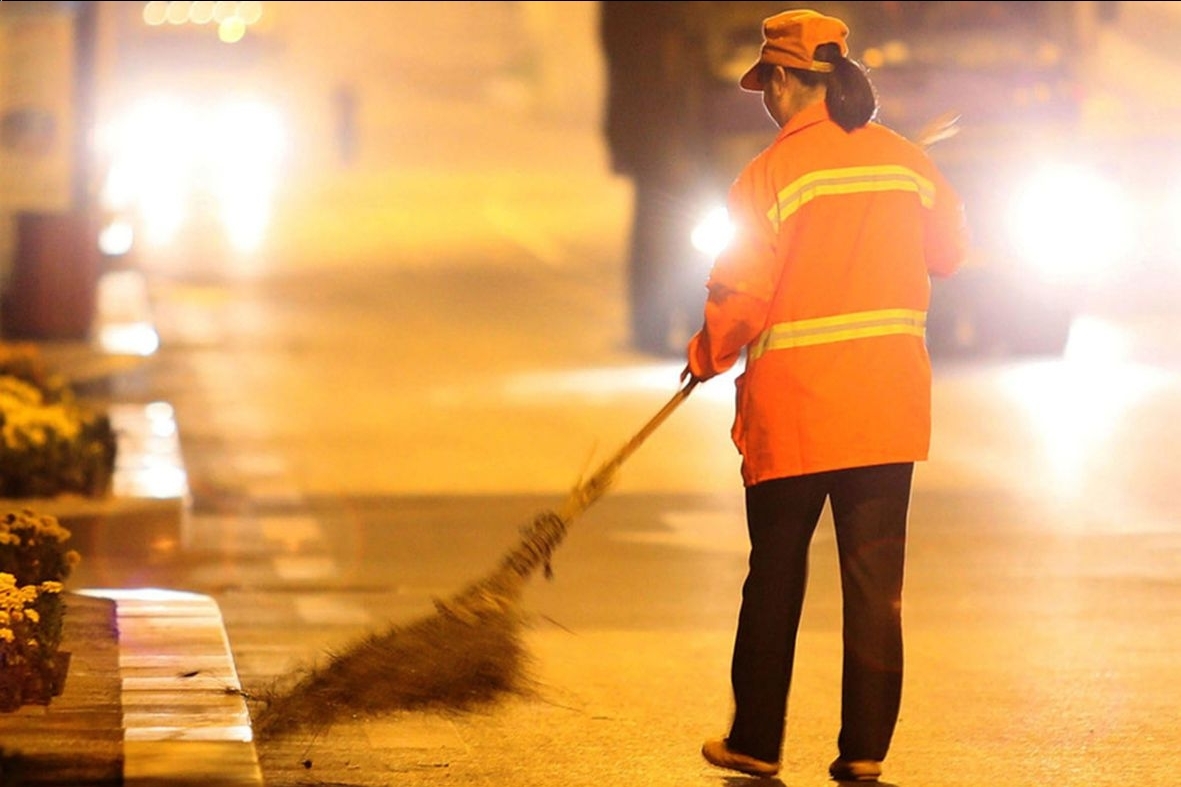 关爱环卫工人 传递公益力量