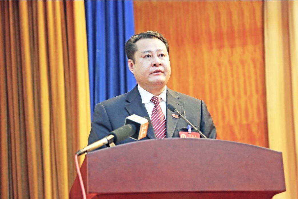 王庆武作《政府工作报告》