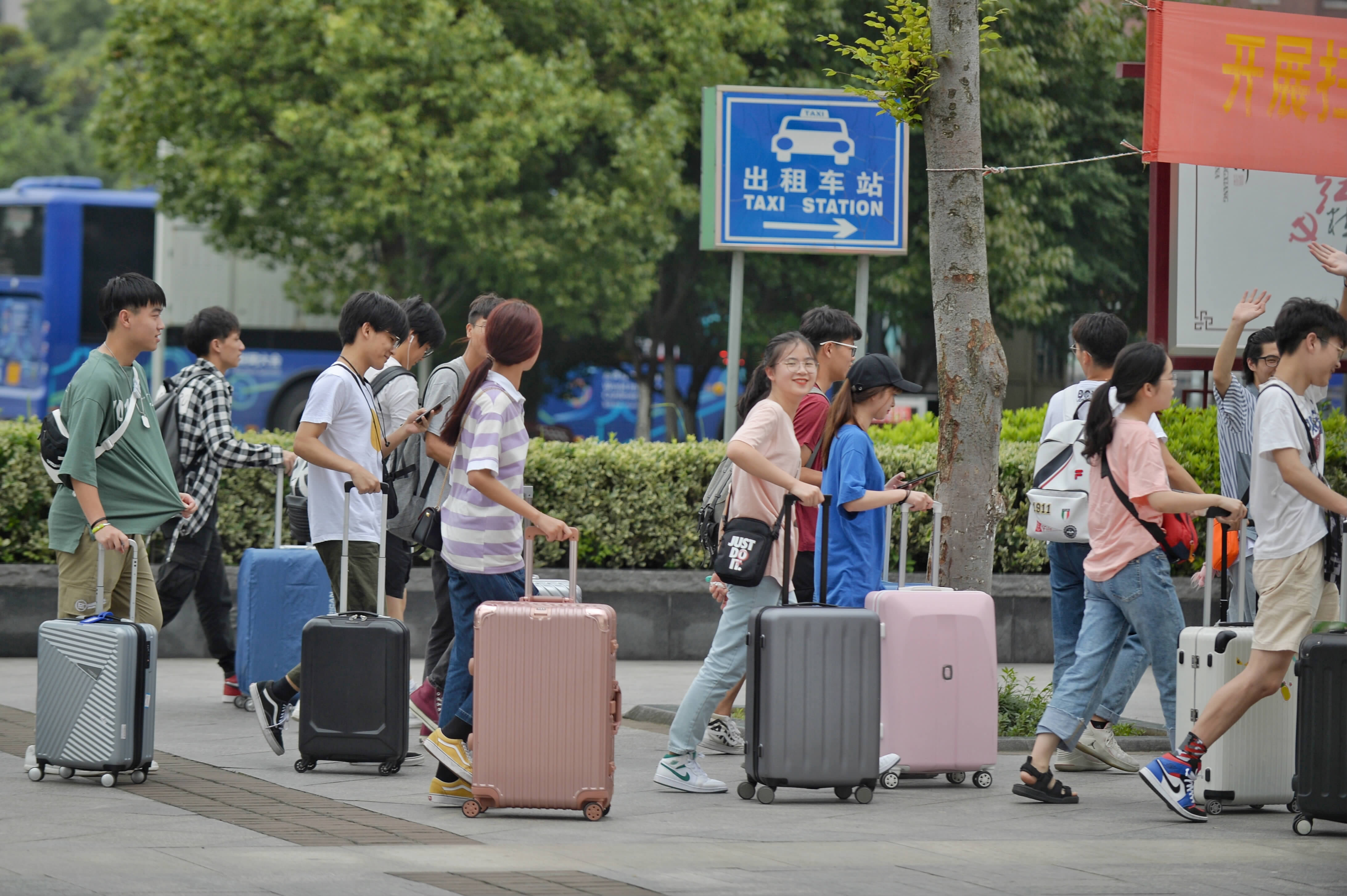 大学生返乡潮来了