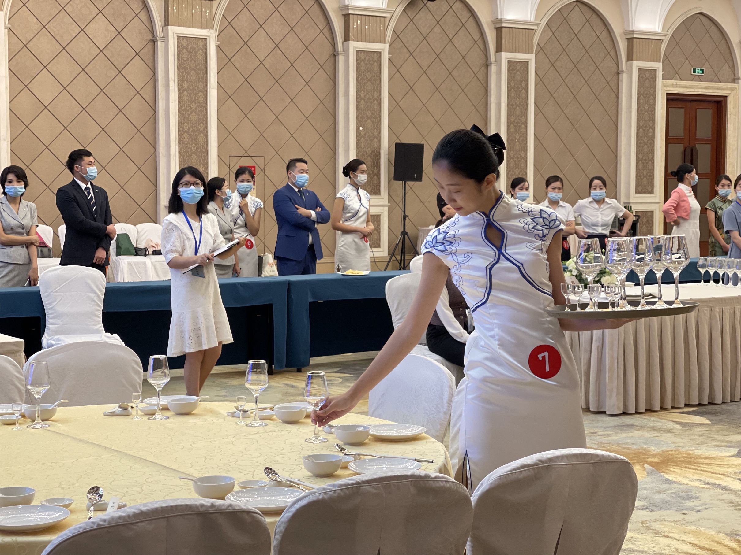 中餐摆台酒杯顺序图片