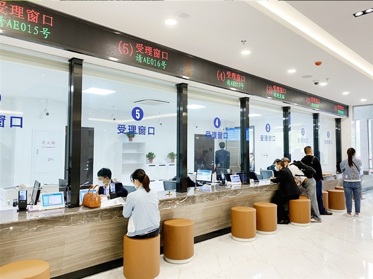 业务办理"一站式" 市民不再"两头跑"