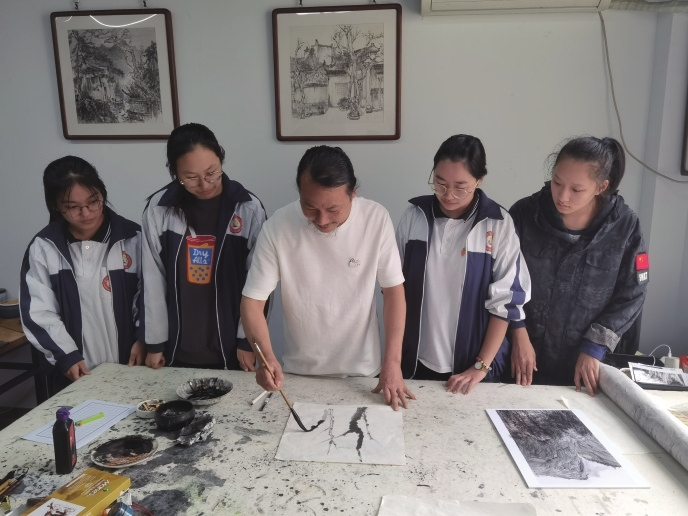 溧阳市戴埠高级中学艺术教育让学生美起来