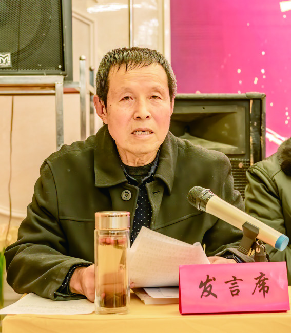 书画联谊会原会长刘爱邦姜堰区老年书画联谊会会长仲亚岭(左)本文字数