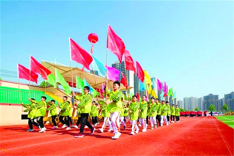 近日,灌南县长江路教育集团硕项湖小学举办"童心向党,健康成长"为主题