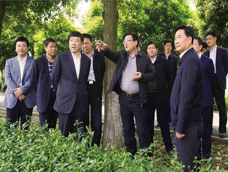 常州市副市长张耀钢及我市领导盛建良,蒋锋,夏国浩陪同调研.